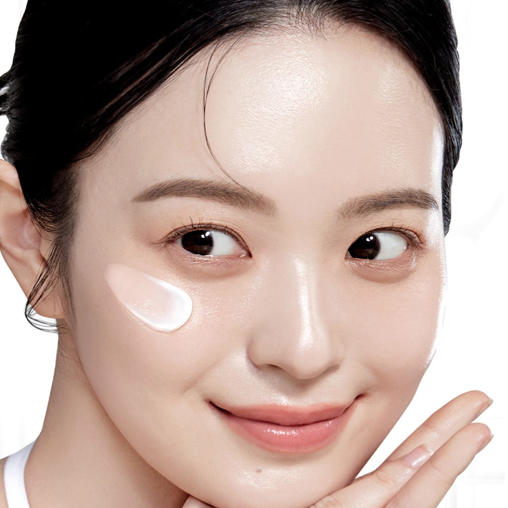 Centellian24 Madeca Cream Time Reverse Zero on women face