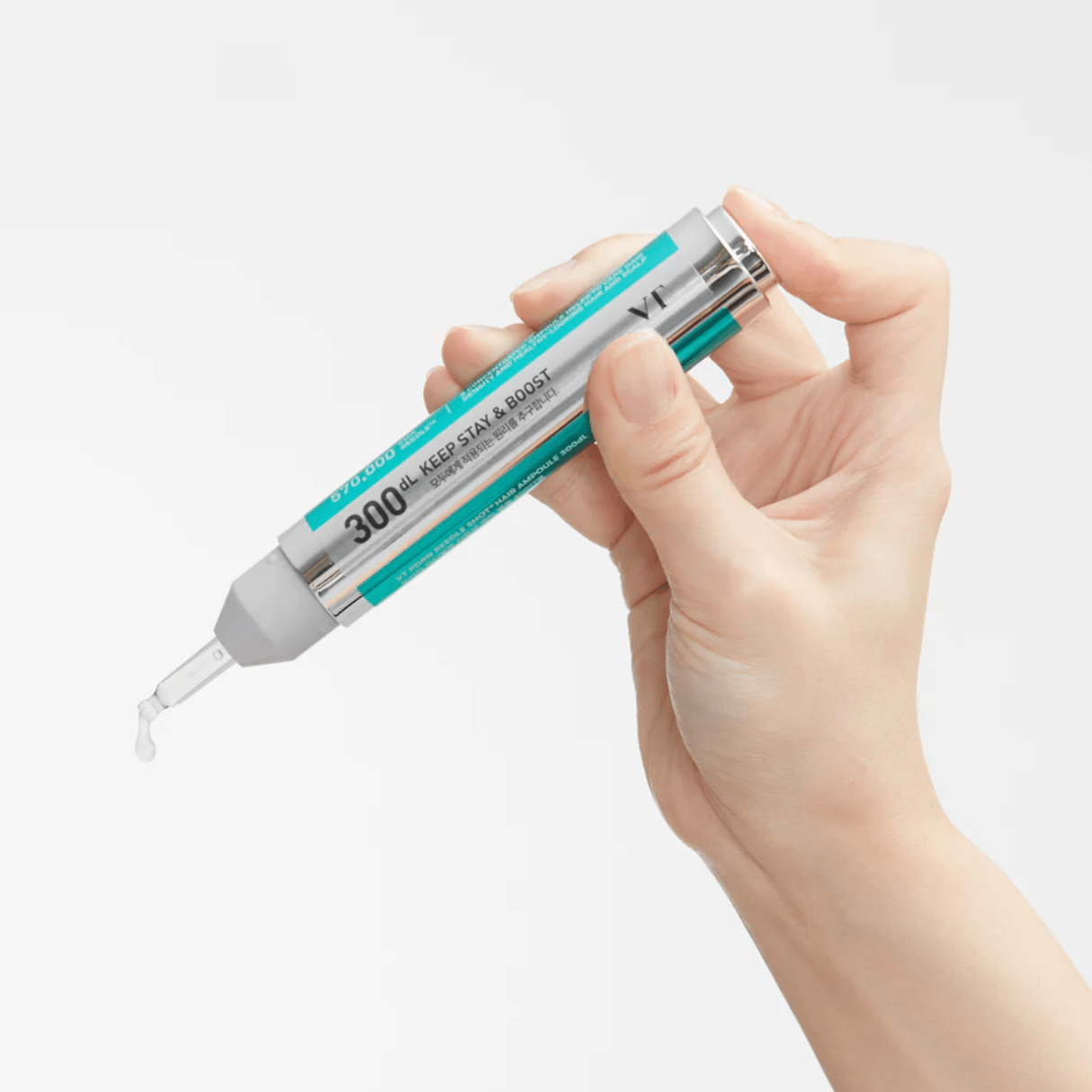 Hand holding a VT COSMETICS PDRN Reedle Shot Hair Ampoule 300DL with a white background